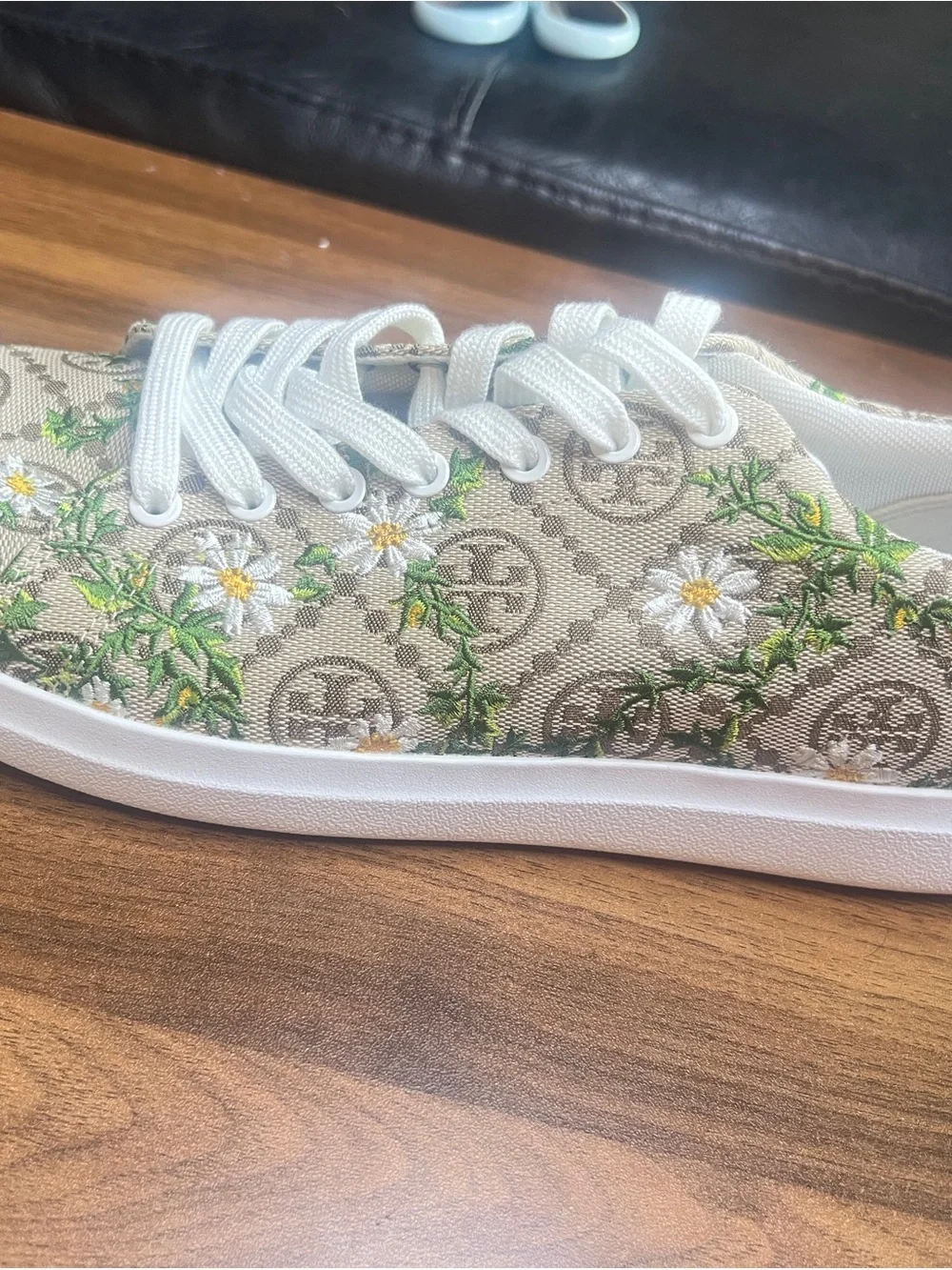 Tory Burch Howell T Monogram Embroidered Court Sneaker (sz 9)